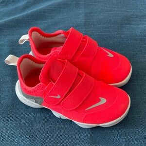 NEW - Kids Nike Flex Runner - Size: 10C